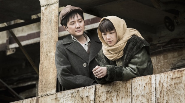 Xiao Jun (Feng Shaofeng) and Xiao Hong (Tang Wei) the young lovers.